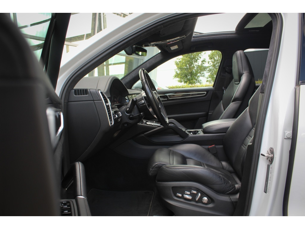 Porsche Cayenne 3.0 E-Hybrid | Sport Chrono | Pano | HUD | Origineel NL Auto! 11