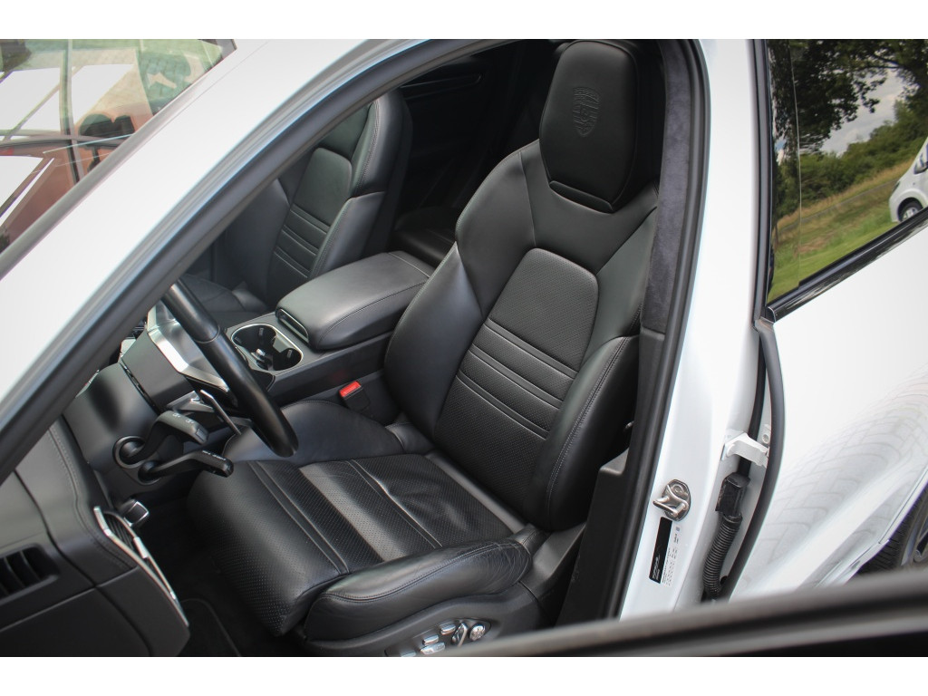 Porsche Cayenne 3.0 E-Hybrid | Sport Chrono | Pano | HUD | Origineel NL Auto! 12