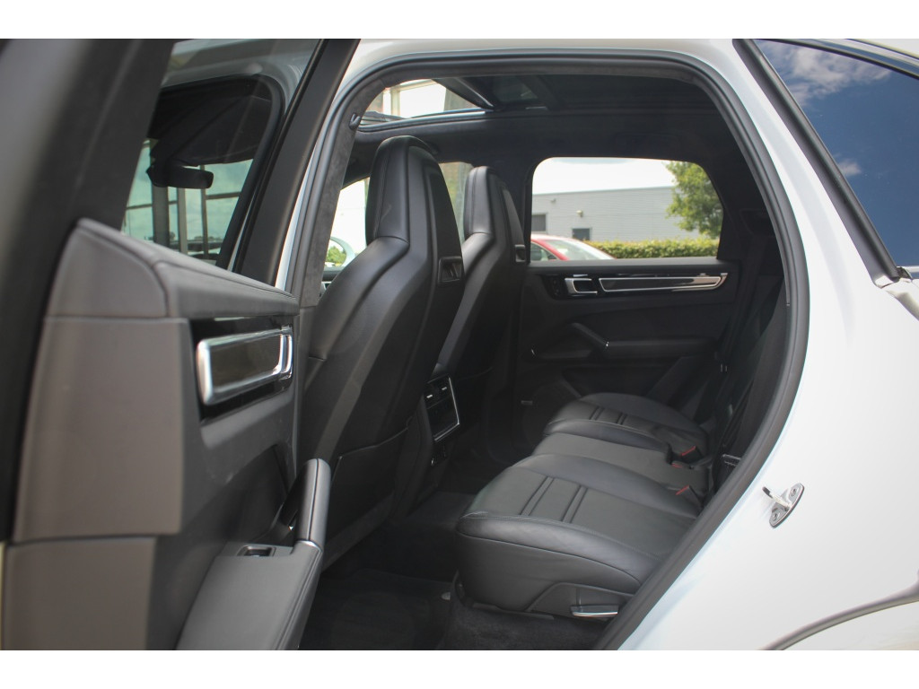 Porsche Cayenne 3.0 E-Hybrid | Sport Chrono | Pano | HUD | Origineel NL Auto! 13