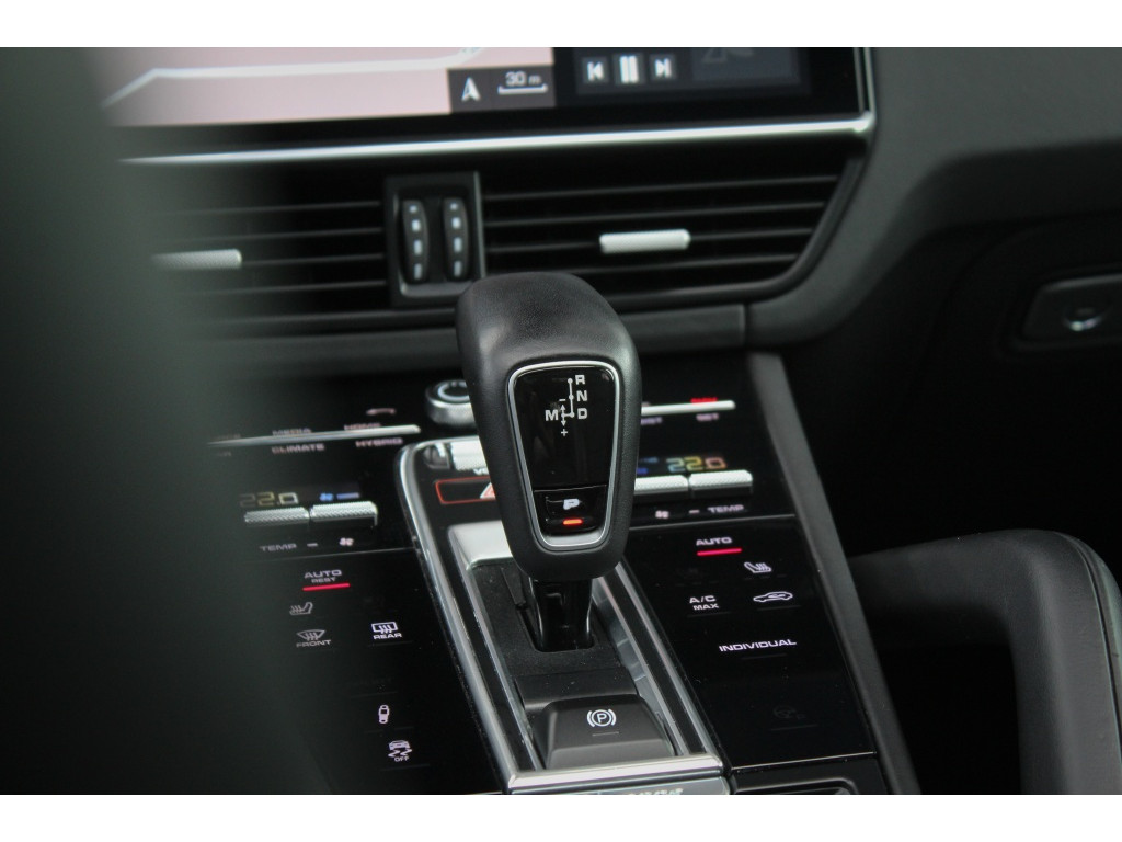 Porsche Cayenne 3.0 E-Hybrid | Sport Chrono | Pano | HUD | Origineel NL Auto! 16