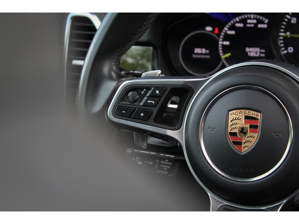 Porsche Cayenne 3.0 E-Hybrid | Sport Chrono | Pano | HUD | Origineel NL Auto! 17
