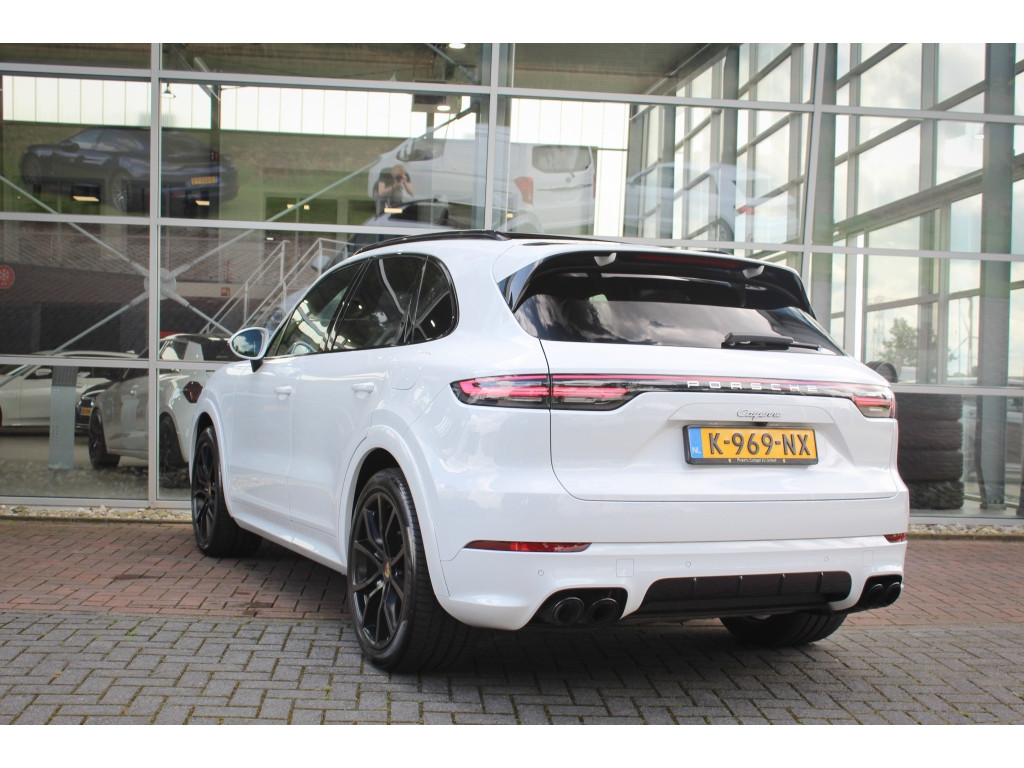 Porsche Cayenne 3.0 E-Hybrid | Sport Chrono | Pano | HUD | Origineel NL Auto! 6