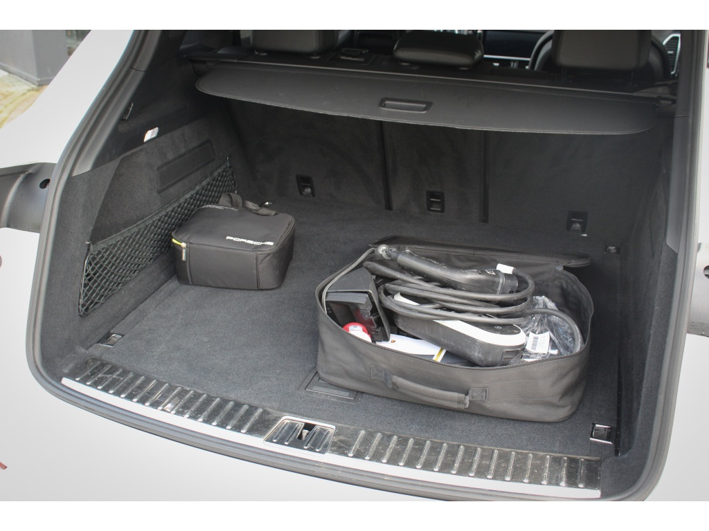 Porsche Cayenne 3.0 E-Hybrid | Sport Chrono | Pano | HUD | Origineel NL Auto! 8
