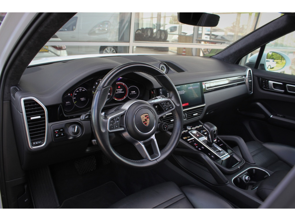 Porsche Cayenne 3.0 E-Hybrid | Sport Chrono | Pano | HUD | Origineel NL Auto! 9