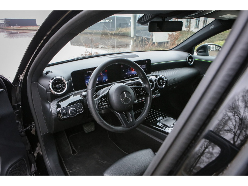 Mercedes-Benz A-Klasse 180 d Premium Pl 2