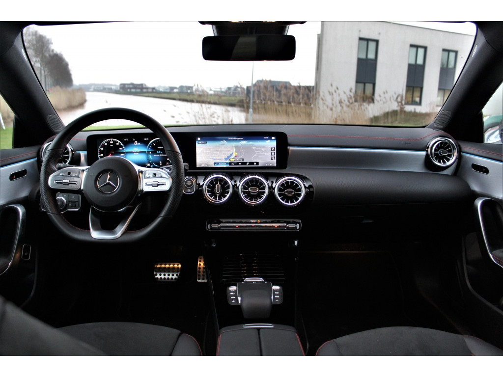 Mercedes-Benz CLA-Klasse Shooting Brake 180 Bns Sol. AMG | Pano| 16