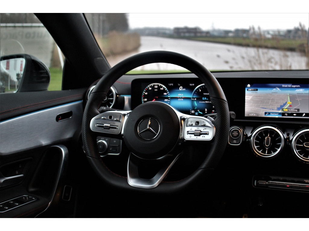 Mercedes-Benz CLA-Klasse Shooting Brake 180 Bns Sol. AMG | Pano| 17