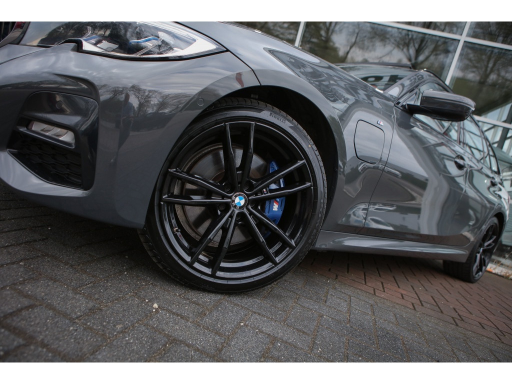 BMW 3 Serie Touring 330e xDrive M Sport | Pano | HUD | Laser | Assisted Drive | 18