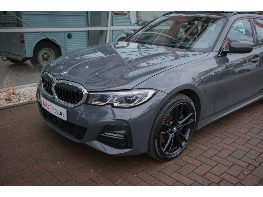BMW 3 Serie Touring 330e xDrive M Sport | Pano | HUD | Laser | Assisted Drive | 19