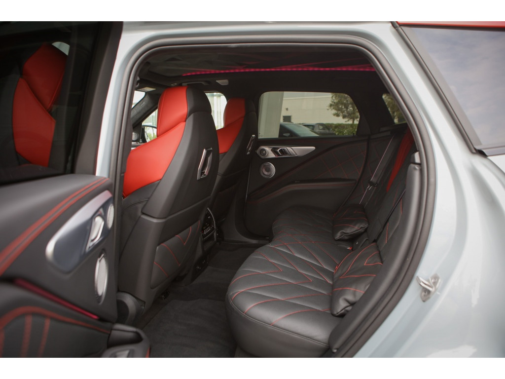 BMW XM | Label Red | V8 | 748PK | BTW | Bowers&Wilkins | HUD | Massage 7