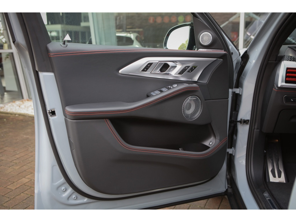 BMW XM | Label Red | V8 | 748PK | BTW | Bowers&Wilkins | HUD | Massage 4