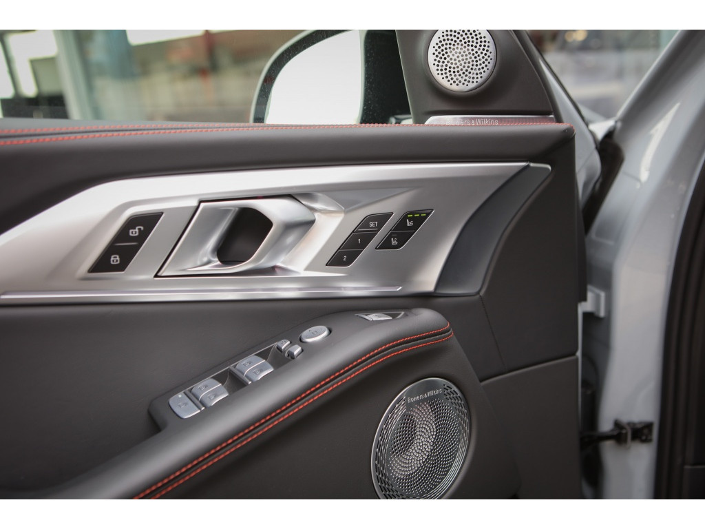 BMW XM | Label Red | V8 | 748PK | BTW | Bowers&Wilkins | HUD | Massage 5