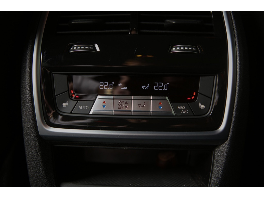 BMW XM | Label Red | V8 | 748PK | BTW | Bowers&Wilkins | HUD | Massage 8