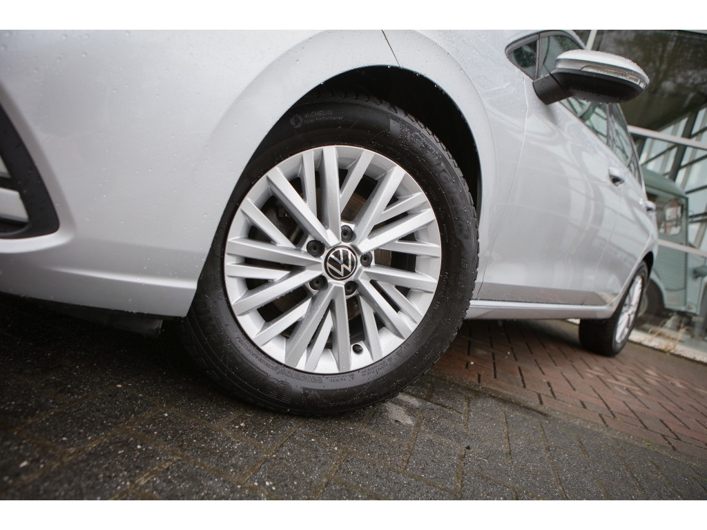 Volkswagen Golf 1.0 TSI Life 22