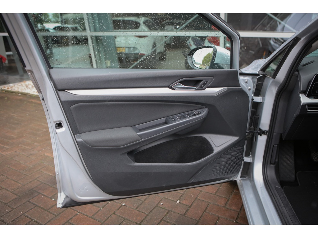 Volkswagen Golf 1.0 TSI Life 3