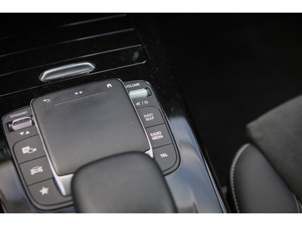 Mercedes-Benz A-Klasse 250e AMG | Panoramadak | Sfeerverlichting | 10