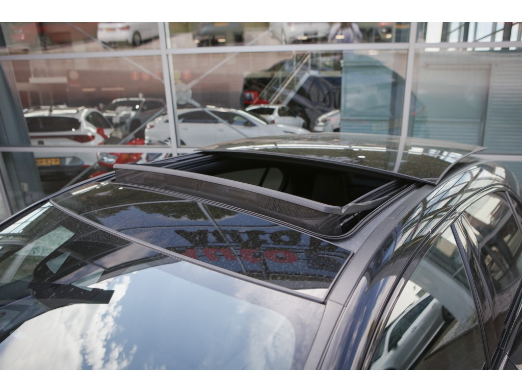 Mercedes-Benz A-Klasse 250e AMG | Panoramadak | Sfeerverlichting | 17