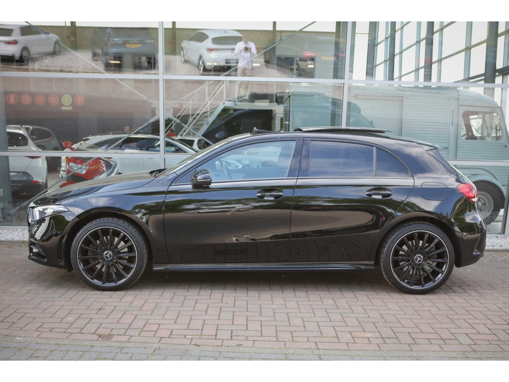 Mercedes-Benz A-Klasse 250e AMG | Panoramadak | Sfeerverlichting | 18