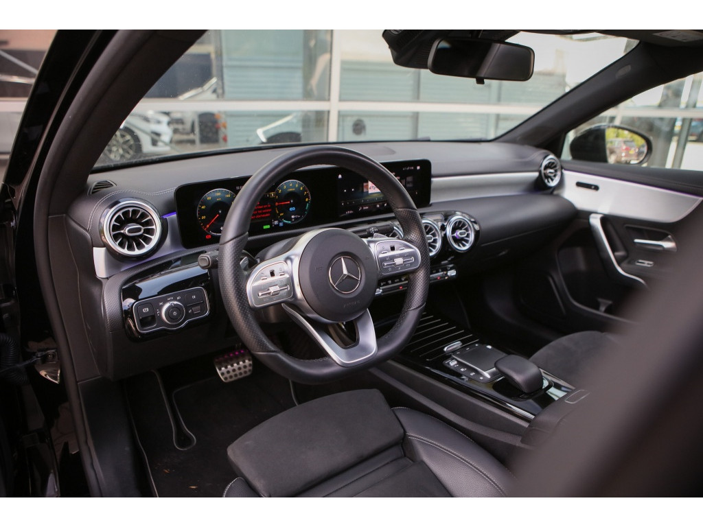 Mercedes-Benz A-Klasse 250e AMG | Panoramadak | Sfeerverlichting | 2