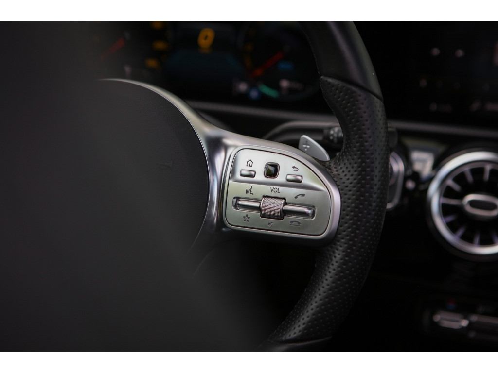 Mercedes-Benz A-Klasse 250e AMG | Panoramadak | Sfeerverlichting | 8