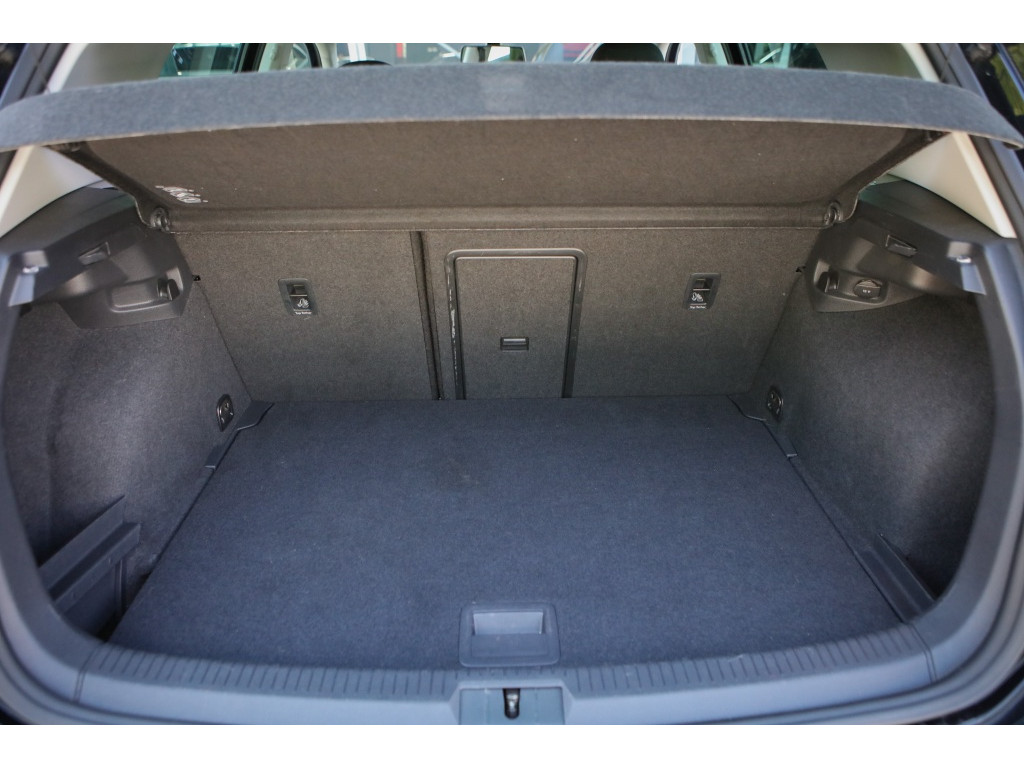 Volkswagen Golf 1.4 TSI | R-line 23