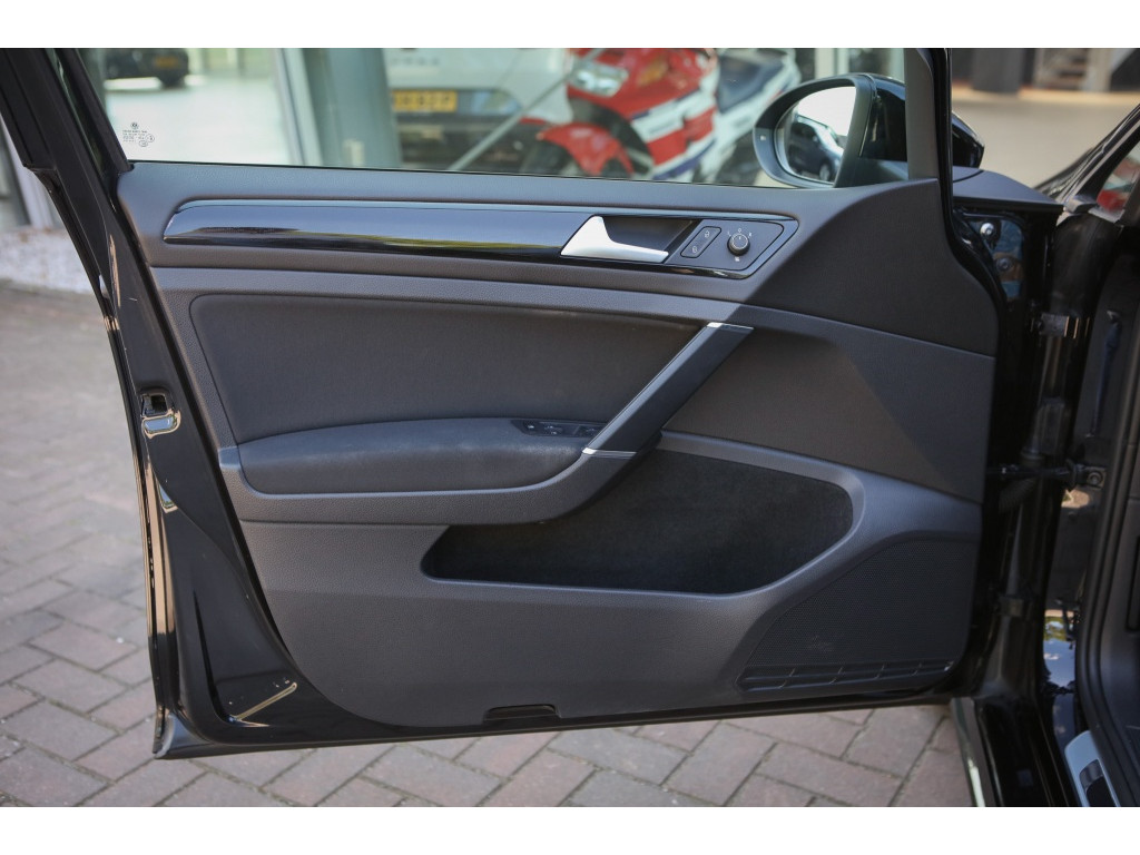 Volkswagen Golf 1.4 TSI | R-line 3