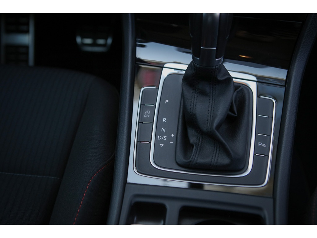 Volkswagen Golf 1.4 TSI | R-line 9