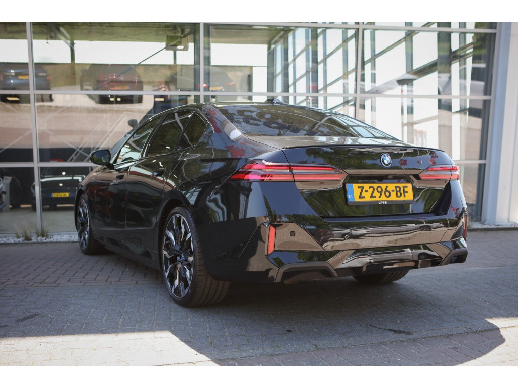 BMW 5 Serie 530e M-Sport Pro | Pano | HUD | Sfeerverlichting | 1