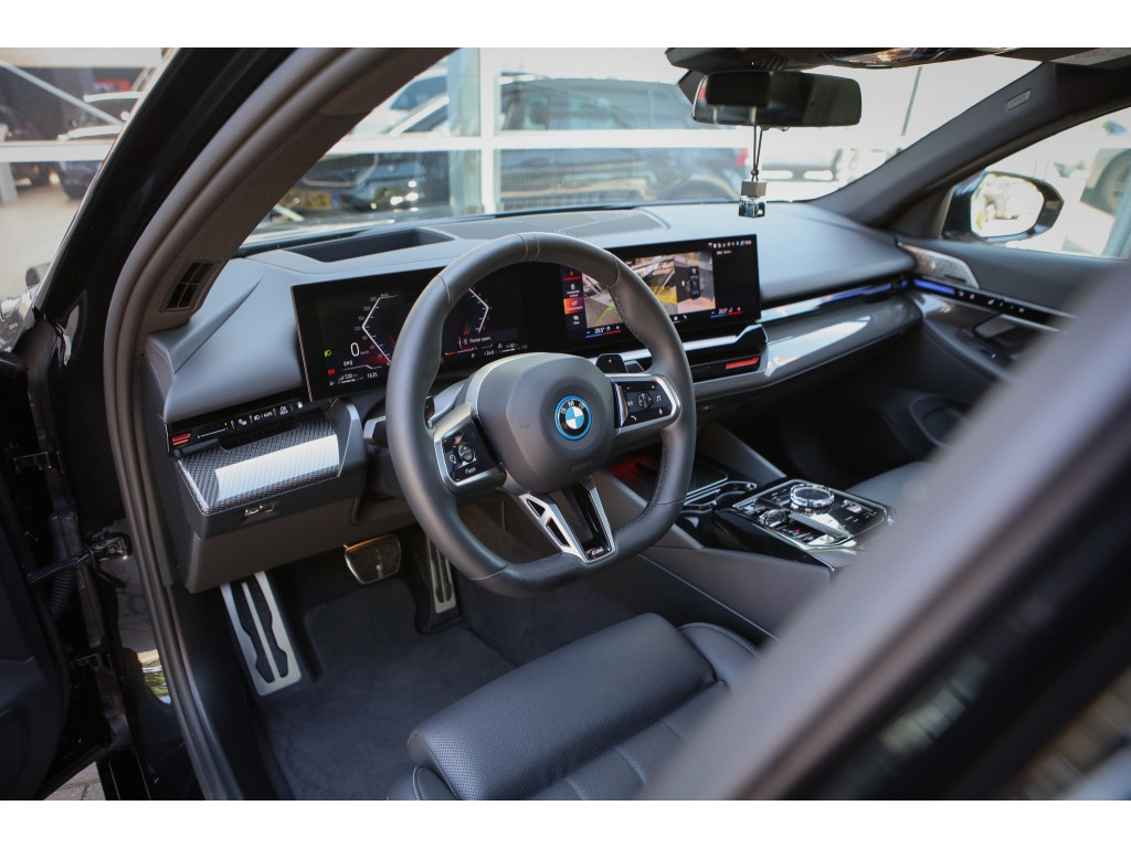 BMW 5 Serie 530e M-Sport Pro | Pano | HUD | Sfeerverlichting | 2