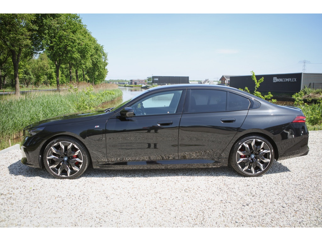 BMW 5 Serie 530e M-Sport Pro | Pano | HUD | Sfeerverlichting | 22