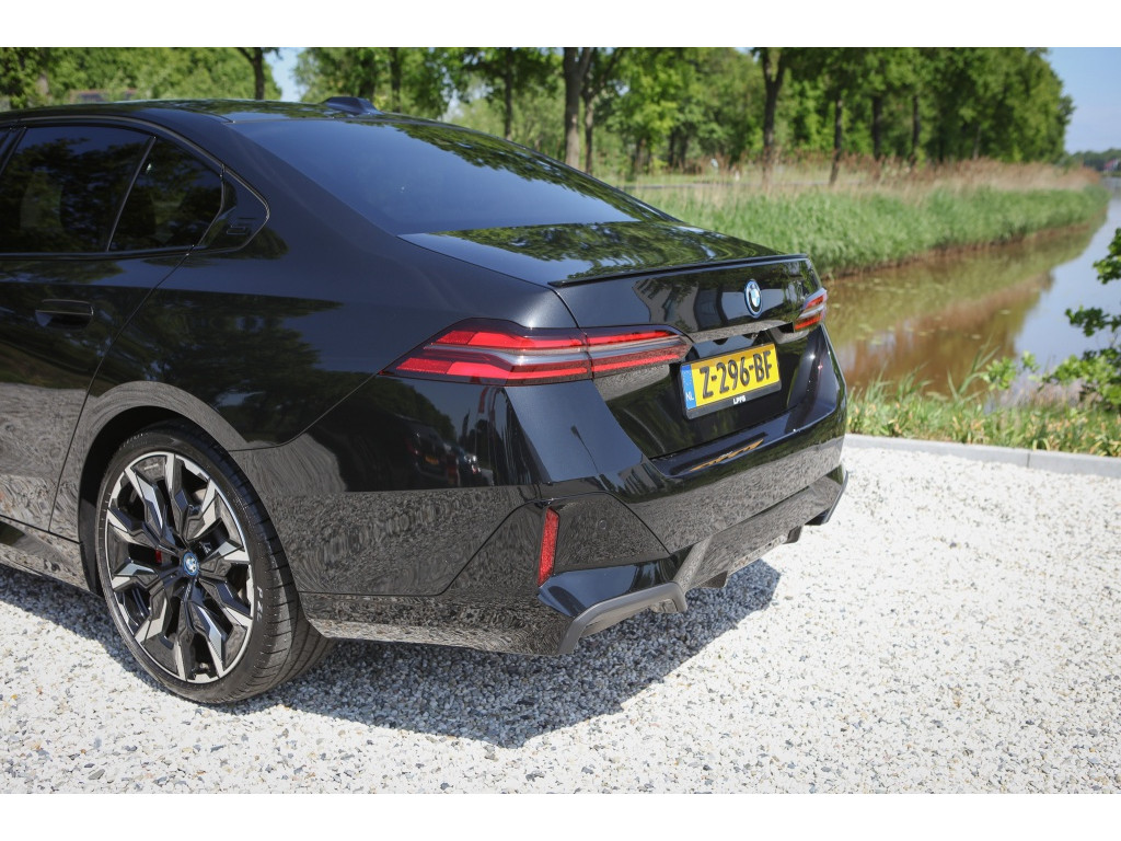 BMW 5 Serie 530e M-Sport Pro | Pano | HUD | Sfeerverlichting | 23