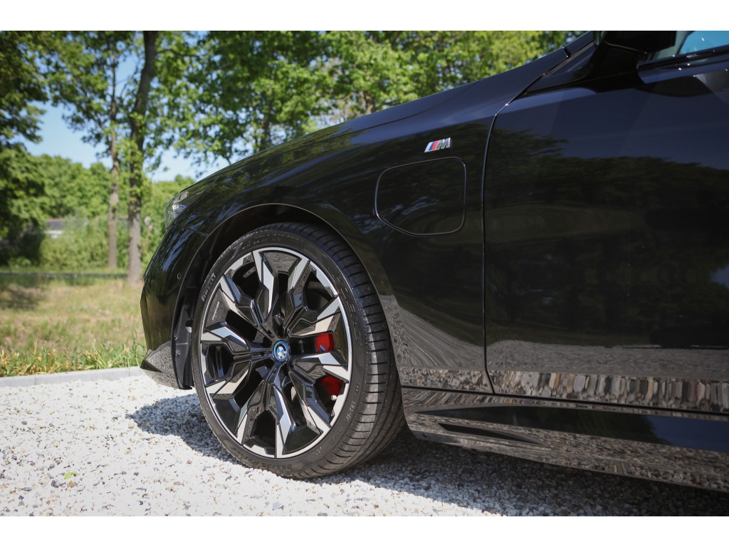 BMW 5 Serie 530e M-Sport Pro | Pano | HUD | Sfeerverlichting | 24