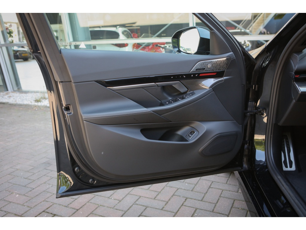 BMW 5 Serie 530e M-Sport Pro | Pano | HUD | Sfeerverlichting | 3