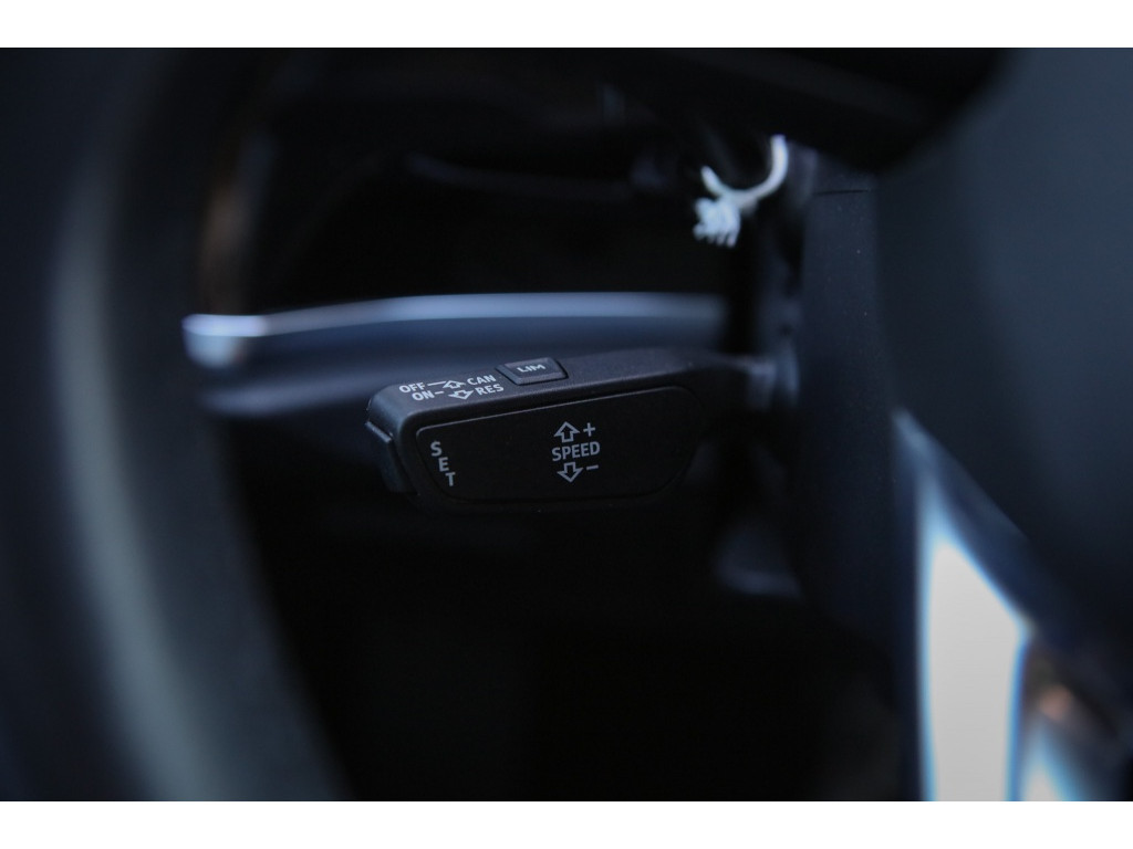 Audi Q3 35 TFSI S-Line | Pano | 360 Camera | 16