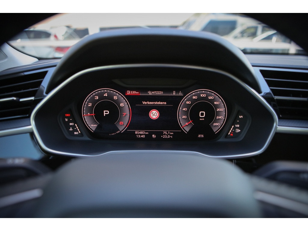 Audi Q3 35 TFSI S-Line | Pano | 360 Camera | 17