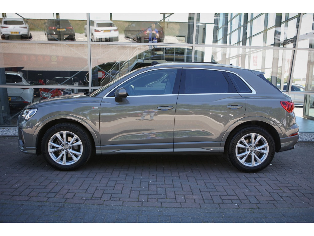Audi Q3 35 TFSI S-Line | Pano | 360 Camera | 21