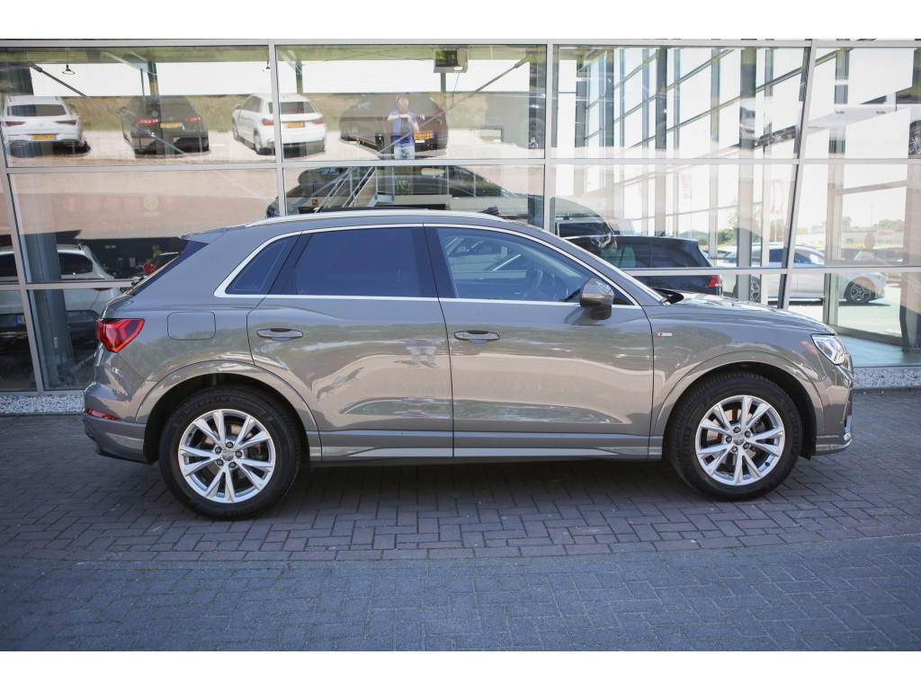 Audi Q3 35 TFSI S-Line | Pano | 360 Camera | 22