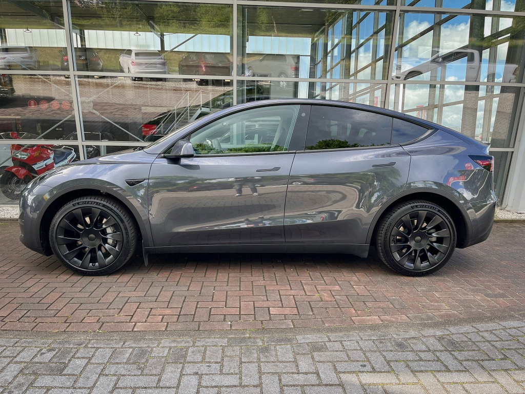 Tesla Model Y Long Range AWD 75kWh 16