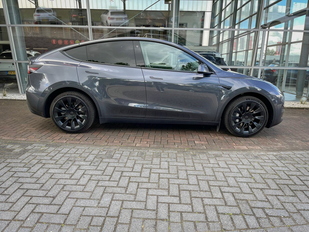 Tesla Model Y Long Range AWD 75kWh 17