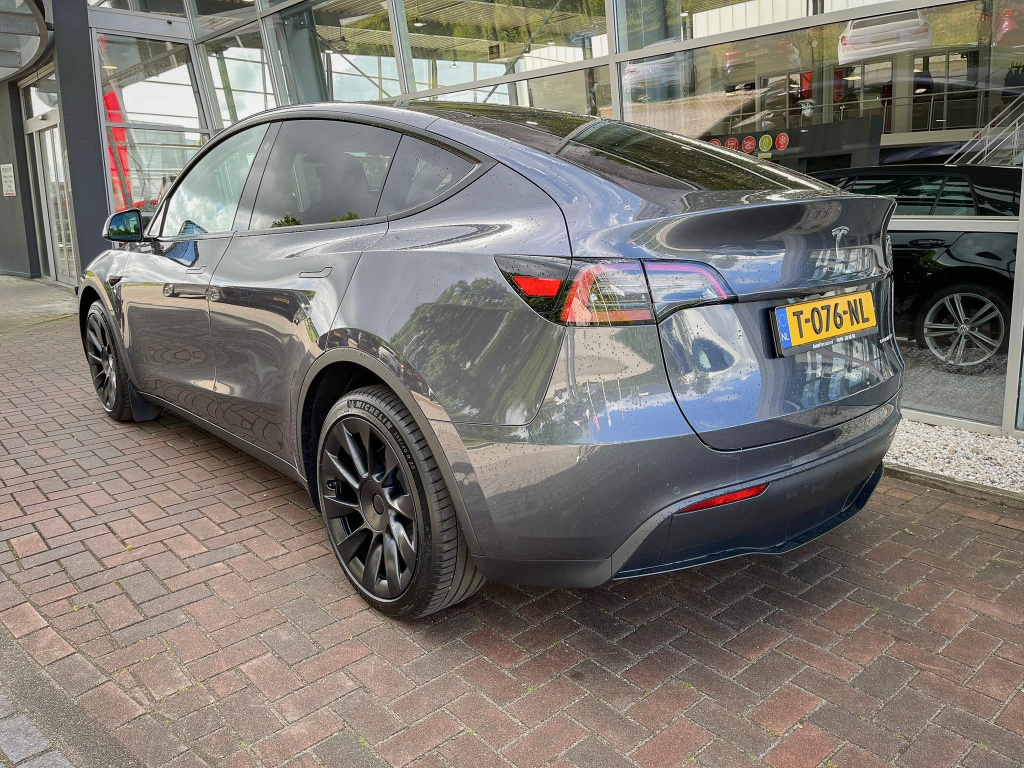 Tesla Model Y Long Range AWD 75kWh 19