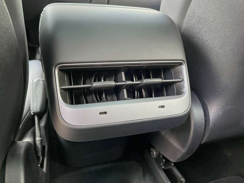 Tesla Model Y Long Range AWD 75kWh 4