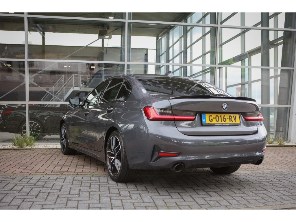 BMW 3-serie 320i High Executive 1