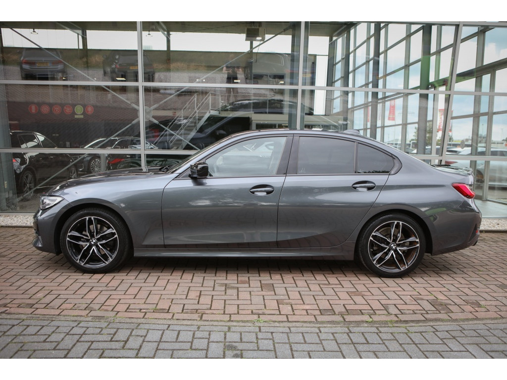 BMW 3-serie 320i High Executive 19