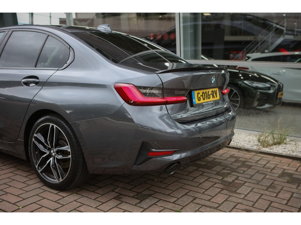 BMW 3-serie 320i High Executive 21