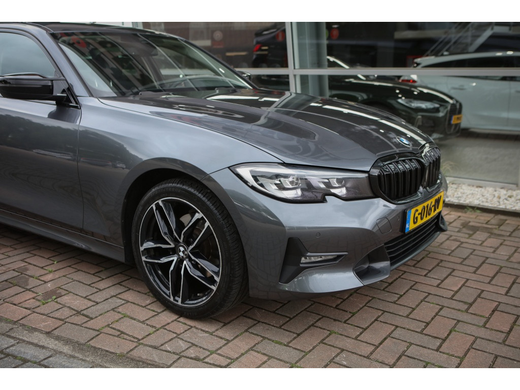 BMW 3-serie 320i High Executive 23