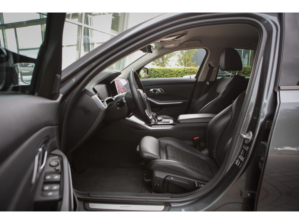 BMW 3-serie 320i High Executive 4