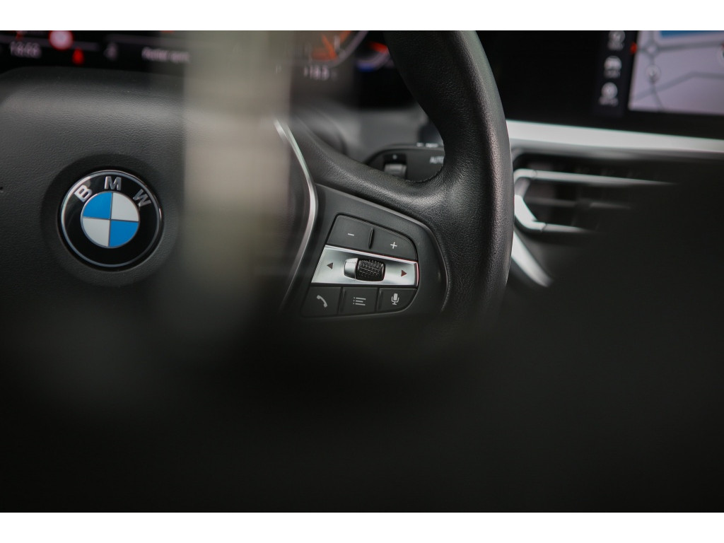 BMW 3-serie 320i High Executive 8