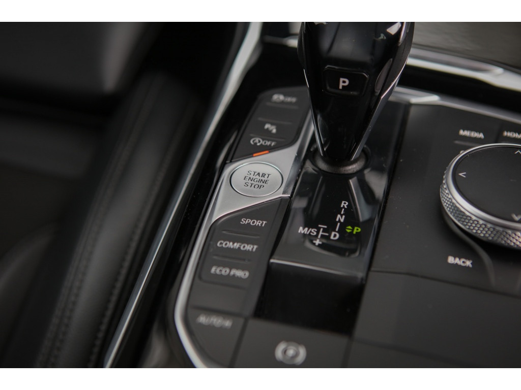 BMW 3-serie 320i High Executive 9