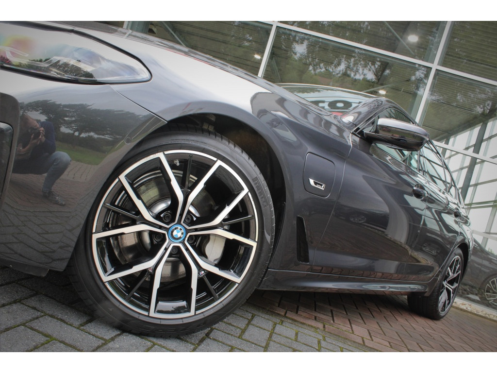 BMW 5 Serie 530e M-Sport Sedan, Adaptieve Cruise, Trekhaak, Achteruitrijcame 1