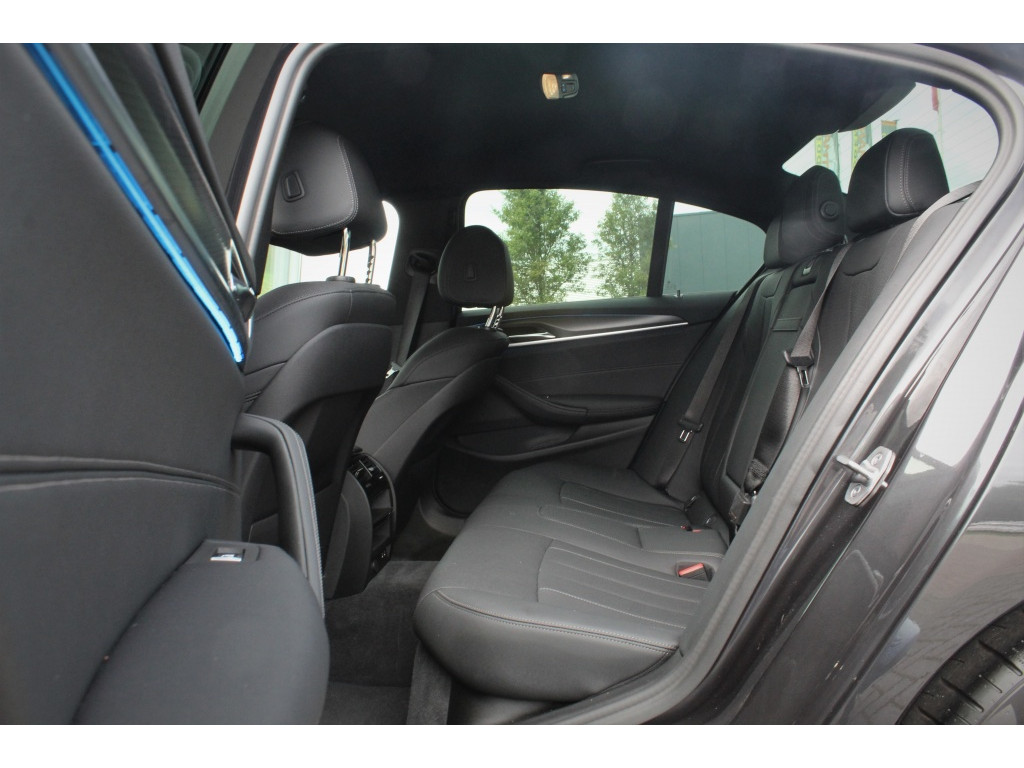 BMW 5 Serie 530e M-Sport Sedan, Adaptieve Cruise, Trekhaak, Achteruitrijcame 12
